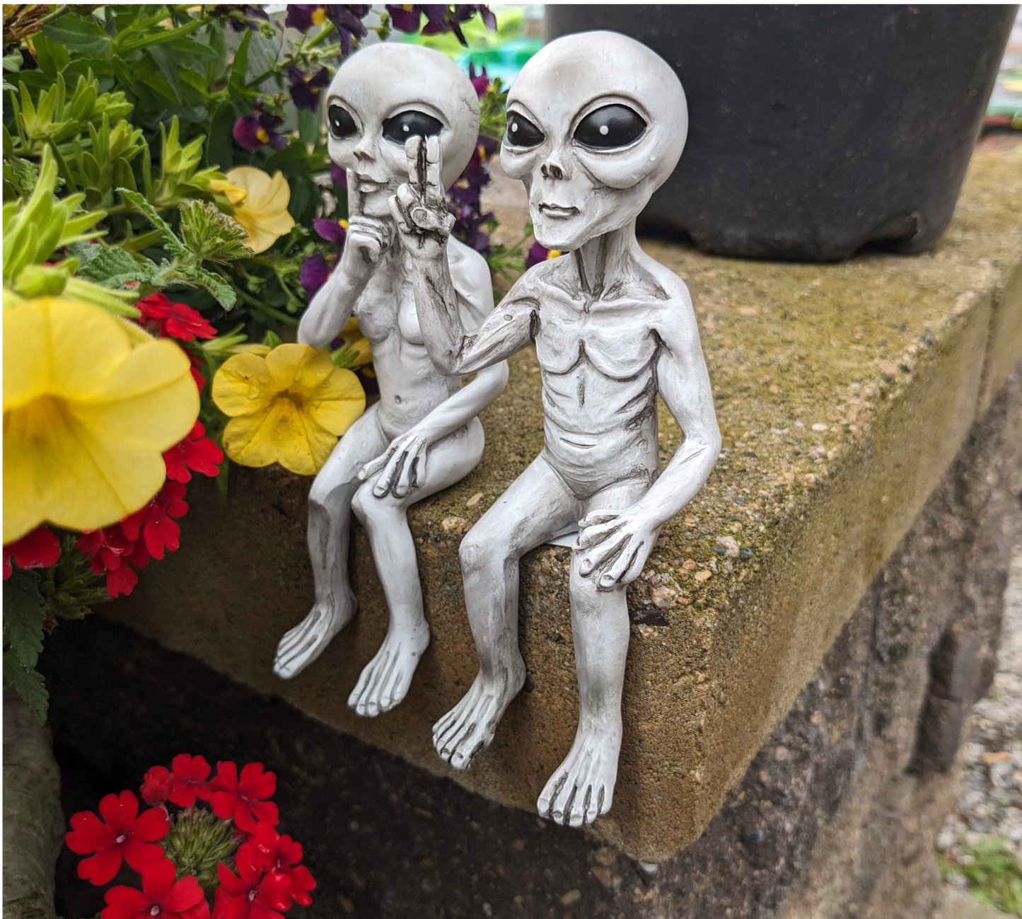 Mini Alien Shelf Sitter