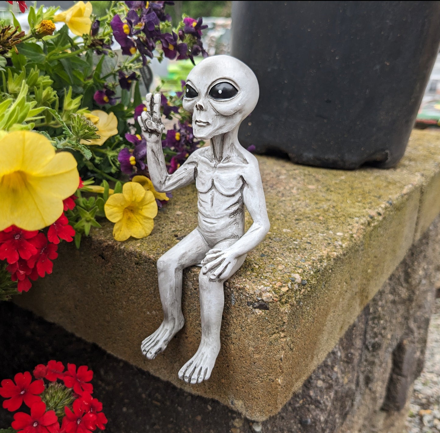 Mini Alien Shelf Sitter