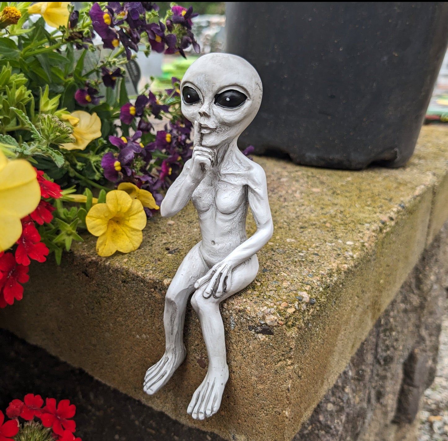 Mini Alien Shelf Sitter