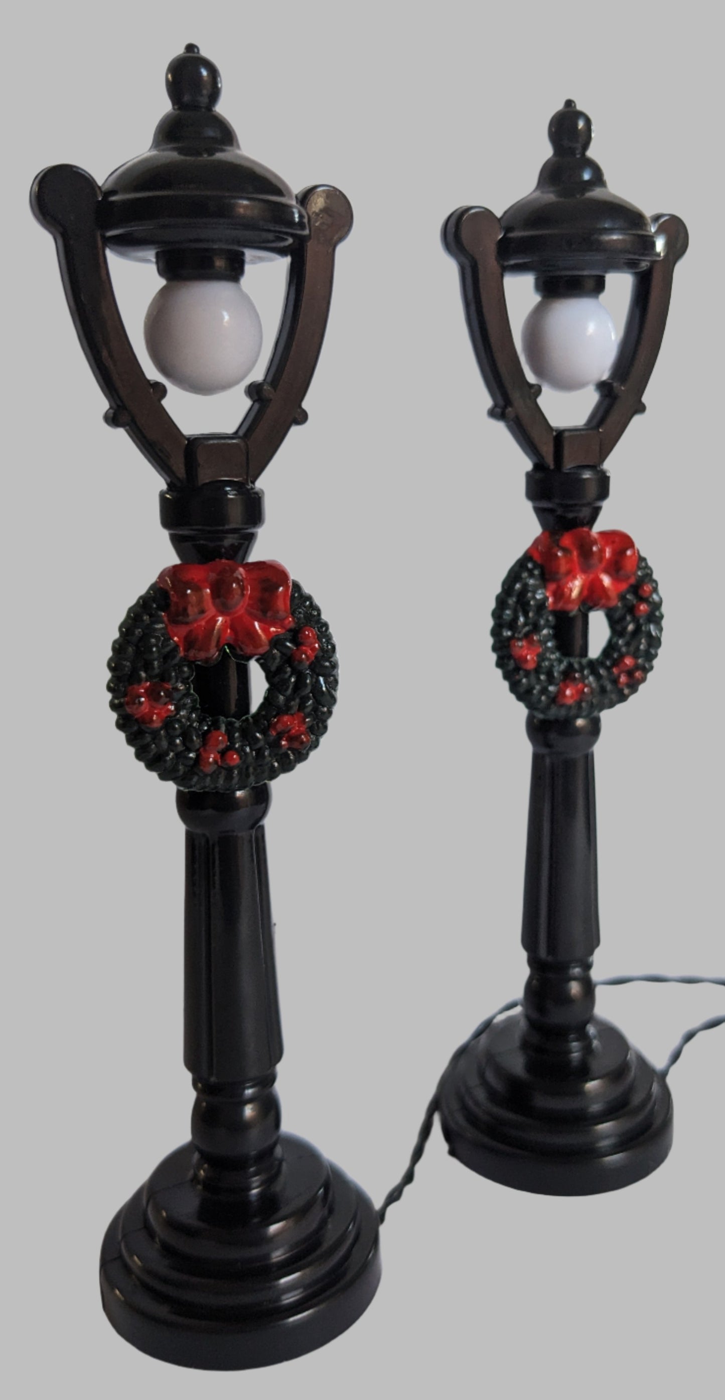 LED Black Lamp Post With Wreath