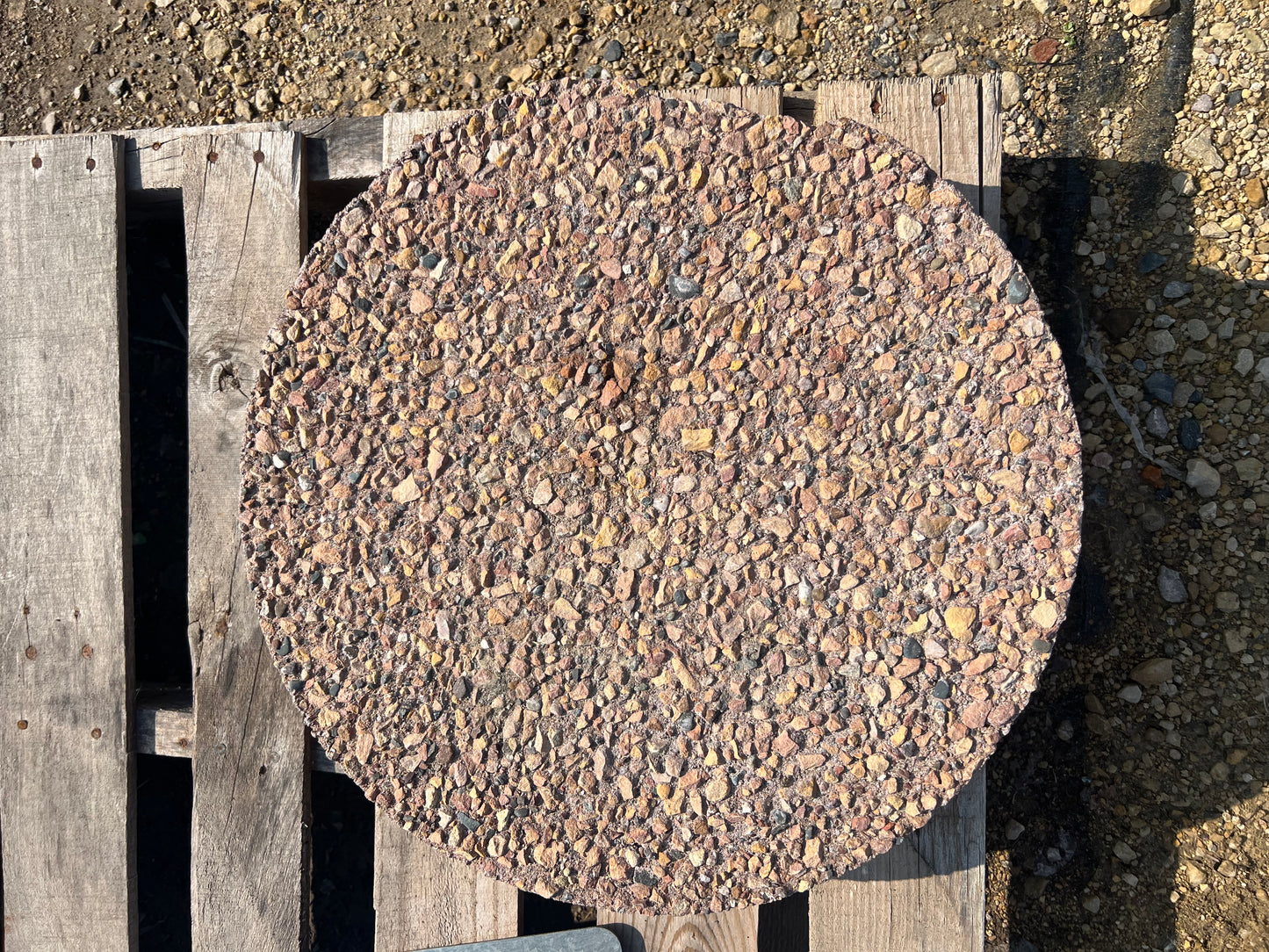 16" Round Exposed Aggregate-Red