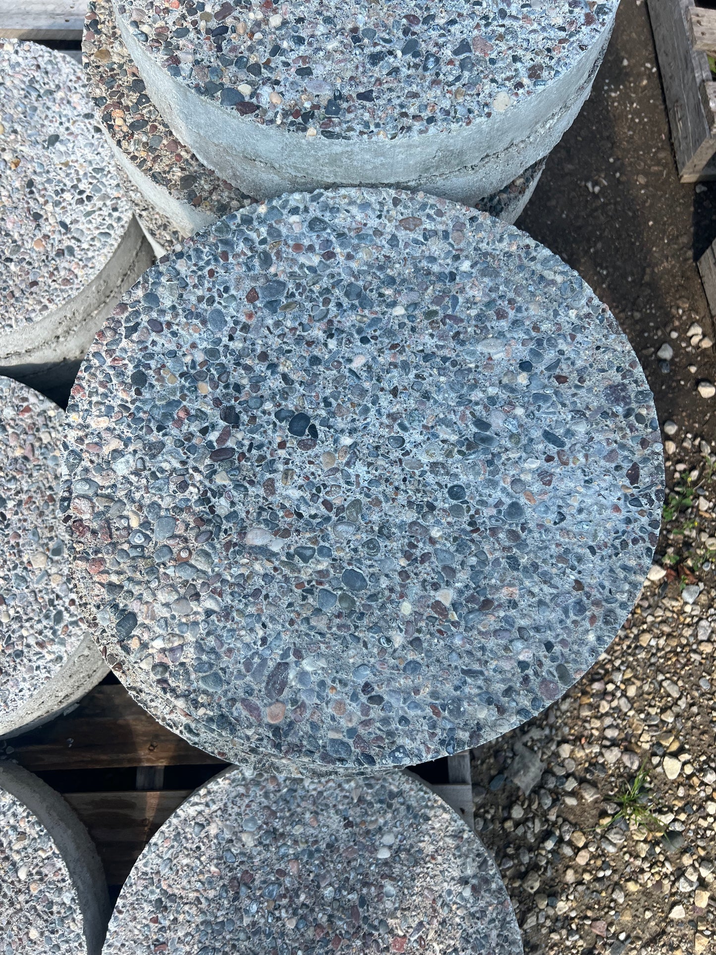 16" Round Exposed Aggregate