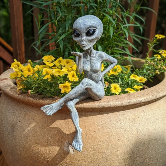 Alien Invasion 'The Flirty' Female Shelf Sitter