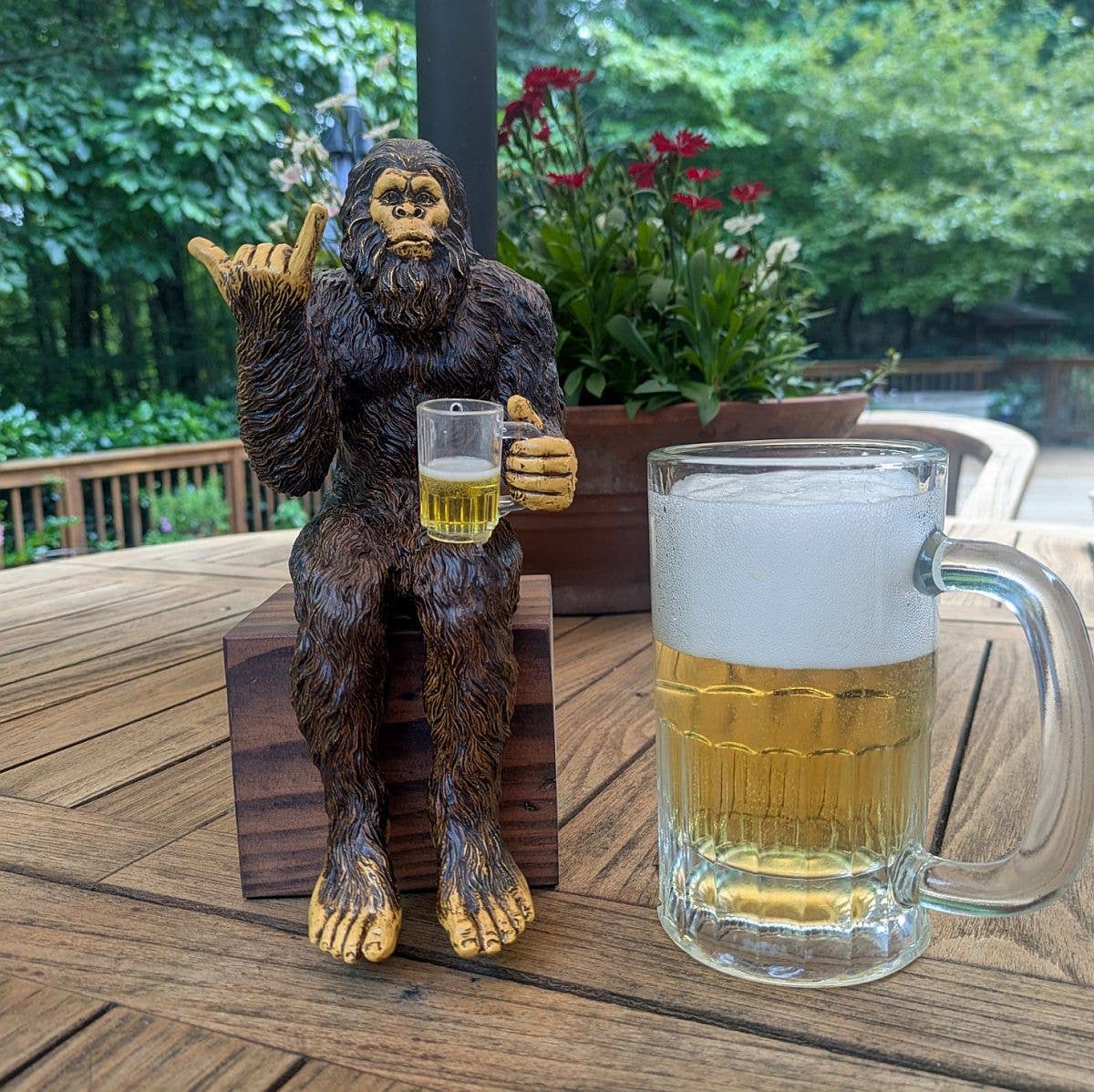 Party Bigfoot Sasquatch Beer Drinking Statue 10 inch H