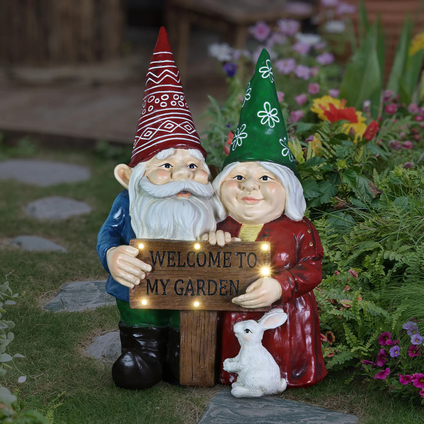 Solar Welcome Gnome Couple Statuary