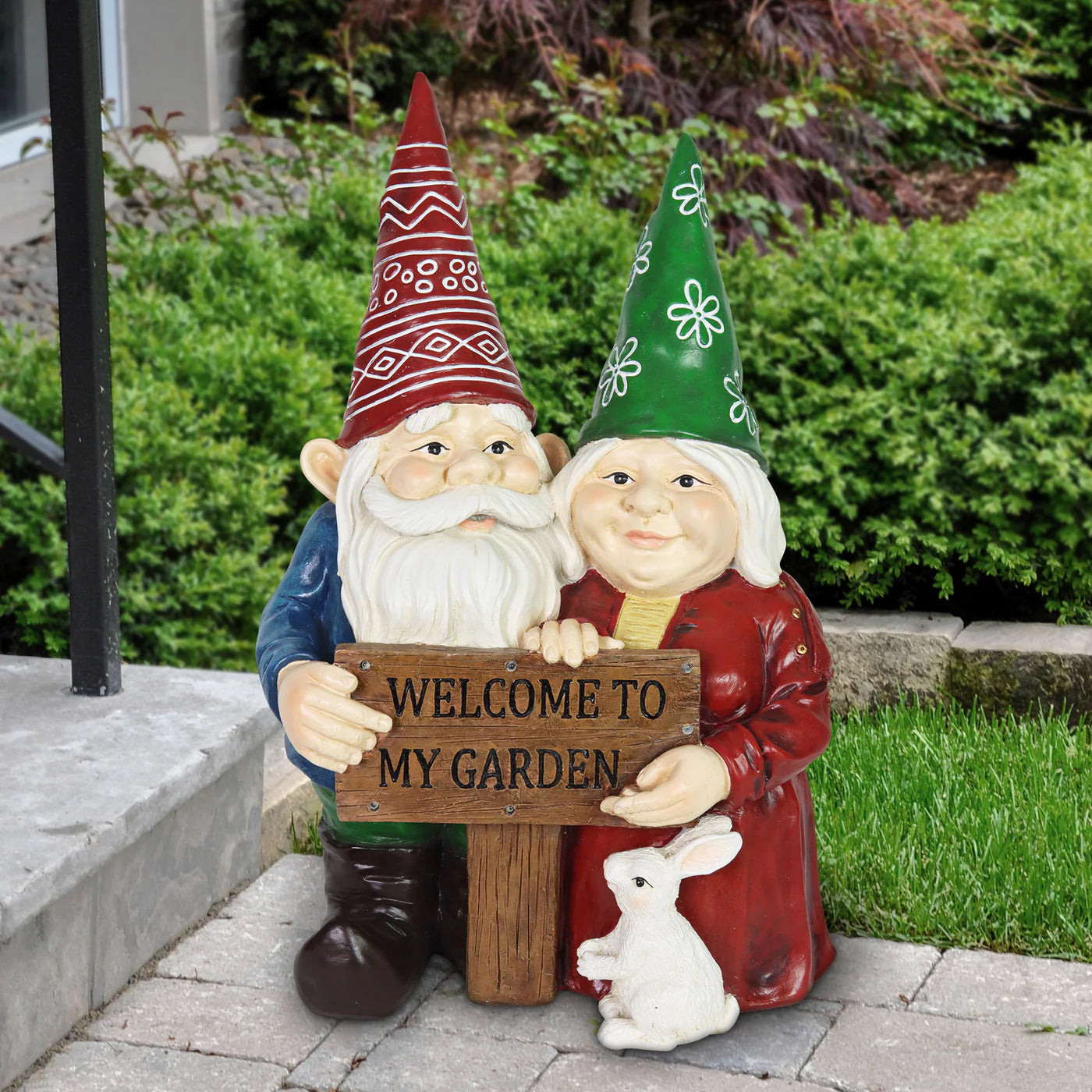 Solar Welcome Gnome Couple Statuary